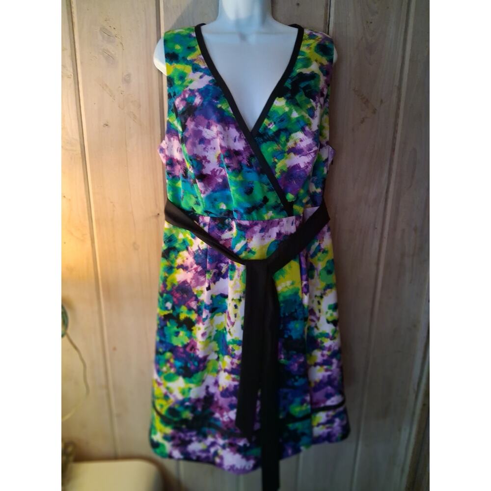 LANE BRYANT Floral Print Sleeveless Dress Size 18 Purple Abstract Floral